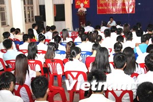 Vietnamese students in Laos look toward homeland’s beloved sea and islands